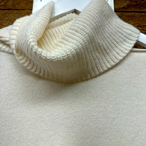 1.STATE Cold Shoulder Turtleneck Sweater in Antique White XS - Picture 6 of 9